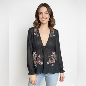 NWT EXPRESS Woman Black Floral Embroidered Embroidery Sheer Top Size M Medium